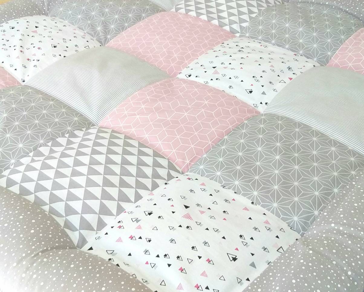 KRABBELDECKE - PATCHWORK - Decke - Babydecke - GEO altrosa/grau/weiß - personalisierbar mit Namen / Datum / Uhrzeit / Größe / Gewicht