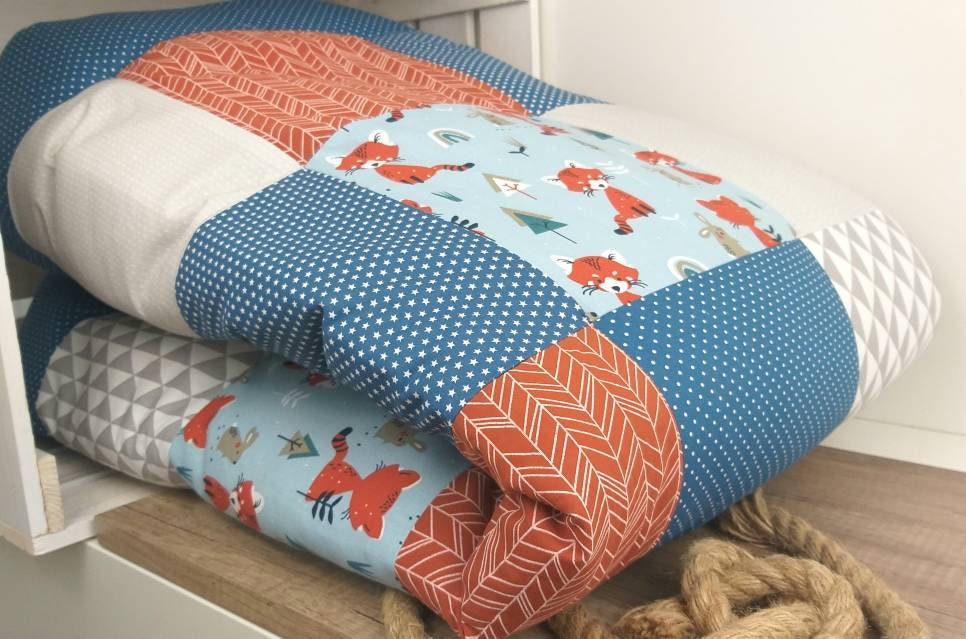 Krabbeldecke - Patchwork - Decke - Babydecke - FUCHS Hase blau/rost/grau - 3-4cm dick - mit Namen / Datum / Uhrzeit / Größe / Gewicht