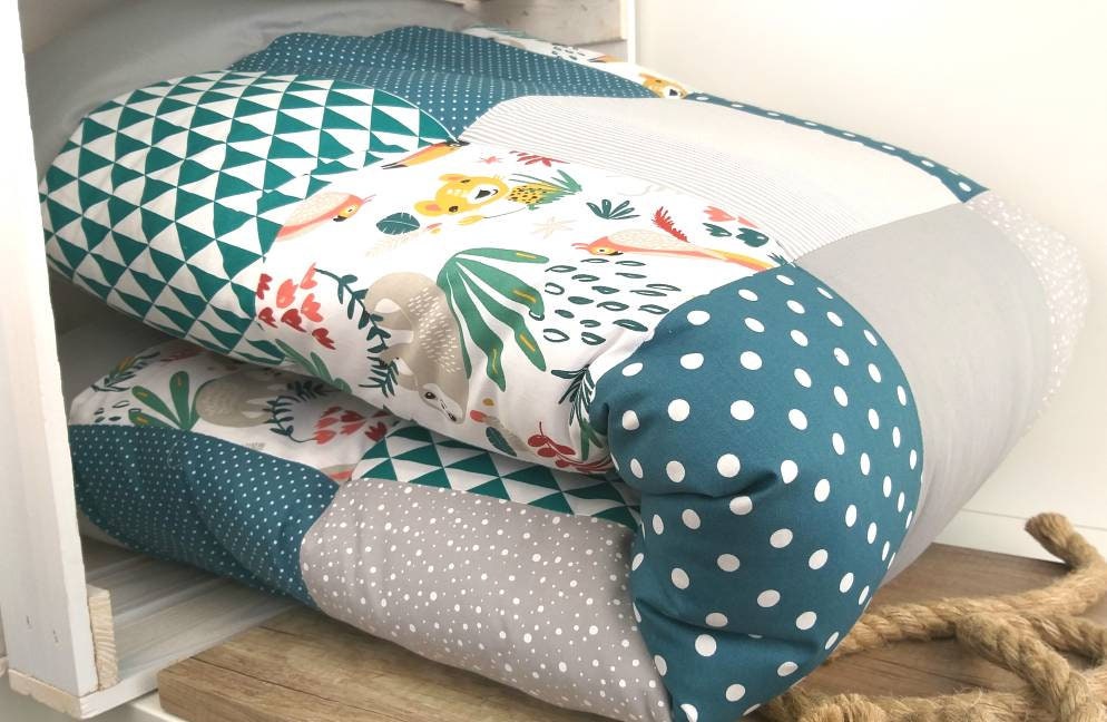 Krabbeldecke - Patchwork - Decke - Babydecke - JUNGLE petrol/grau/weiß - 3-4cm dick - mit Namen / Datum / Uhrzeit / Größe / Gewicht