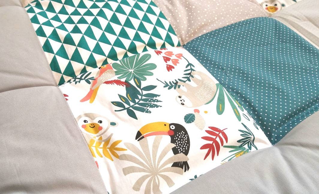 Krabbeldecke - Patchwork - Decke - Babydecke - JUNGLE petrol/grau/weiß - 3-4cm dick - mit Namen / Datum / Uhrzeit / Größe / Gewicht