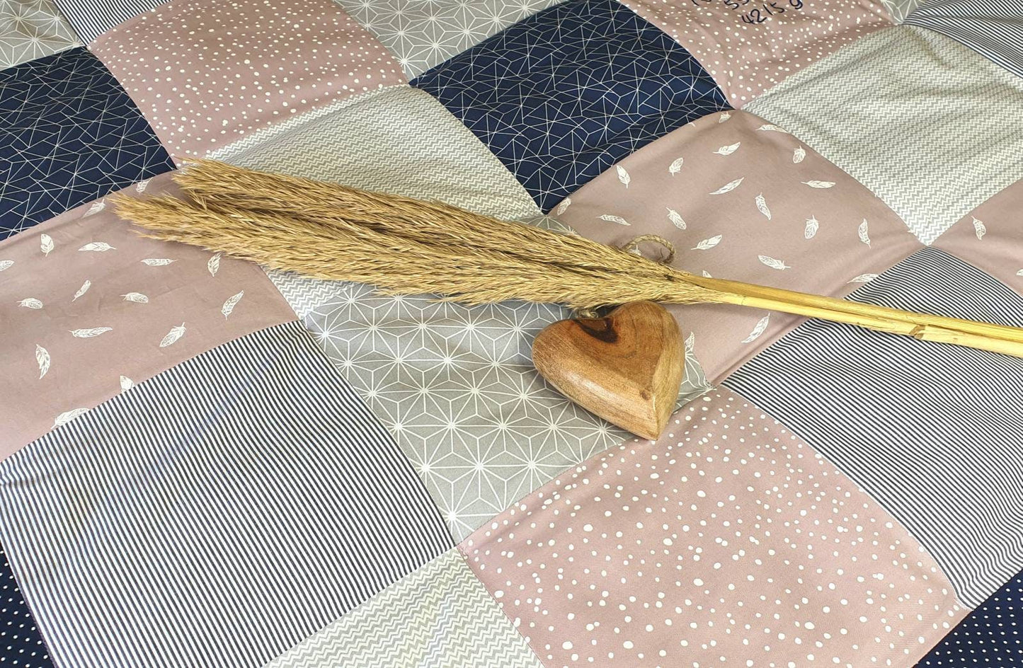 3-4cm dicke Krabbeldecke - Patchwork - Waffelstoff Decke - Babydecke - Federn altrosa / dunkelblau / taupe grau - mit Namen