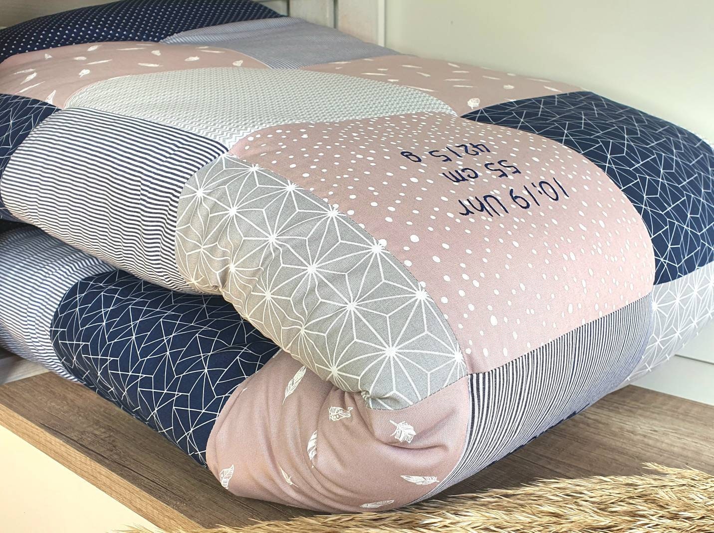 3-4cm dicke Krabbeldecke - Patchwork - Waffelstoff Decke - Babydecke - Federn altrosa / dunkelblau / taupe grau - mit Namen