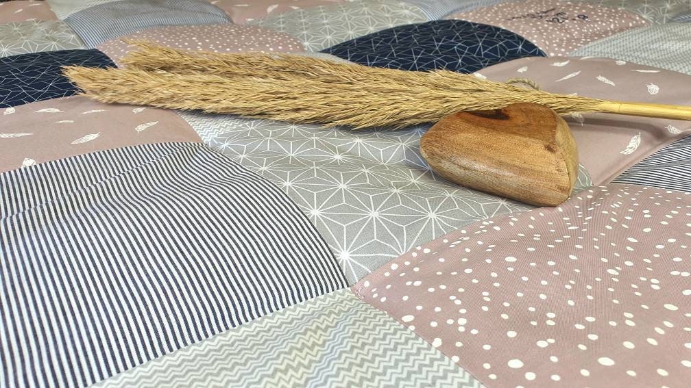 3-4cm dicke Krabbeldecke - Patchwork - Waffelstoff Decke - Babydecke - Federn altrosa / dunkelblau / taupe grau - mit Namen