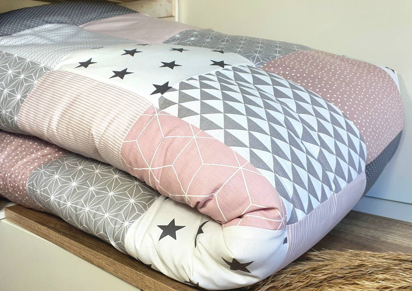 3-4cm dicke Krabbeldecke - Patchwork - Decke - Babydecke - mit Namensstickerei - ALTROSA / taupe grau