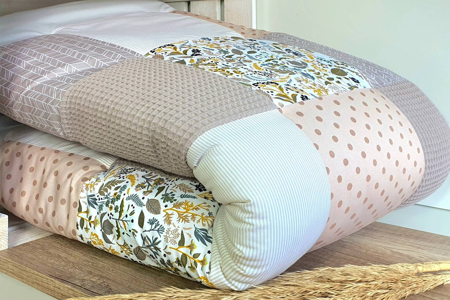3-4cm dicke Krabbeldecke - Waffelstoff Patchwork - mit Namen - 100x100cm - 120x120cm - FLORAL taupe beige weiß