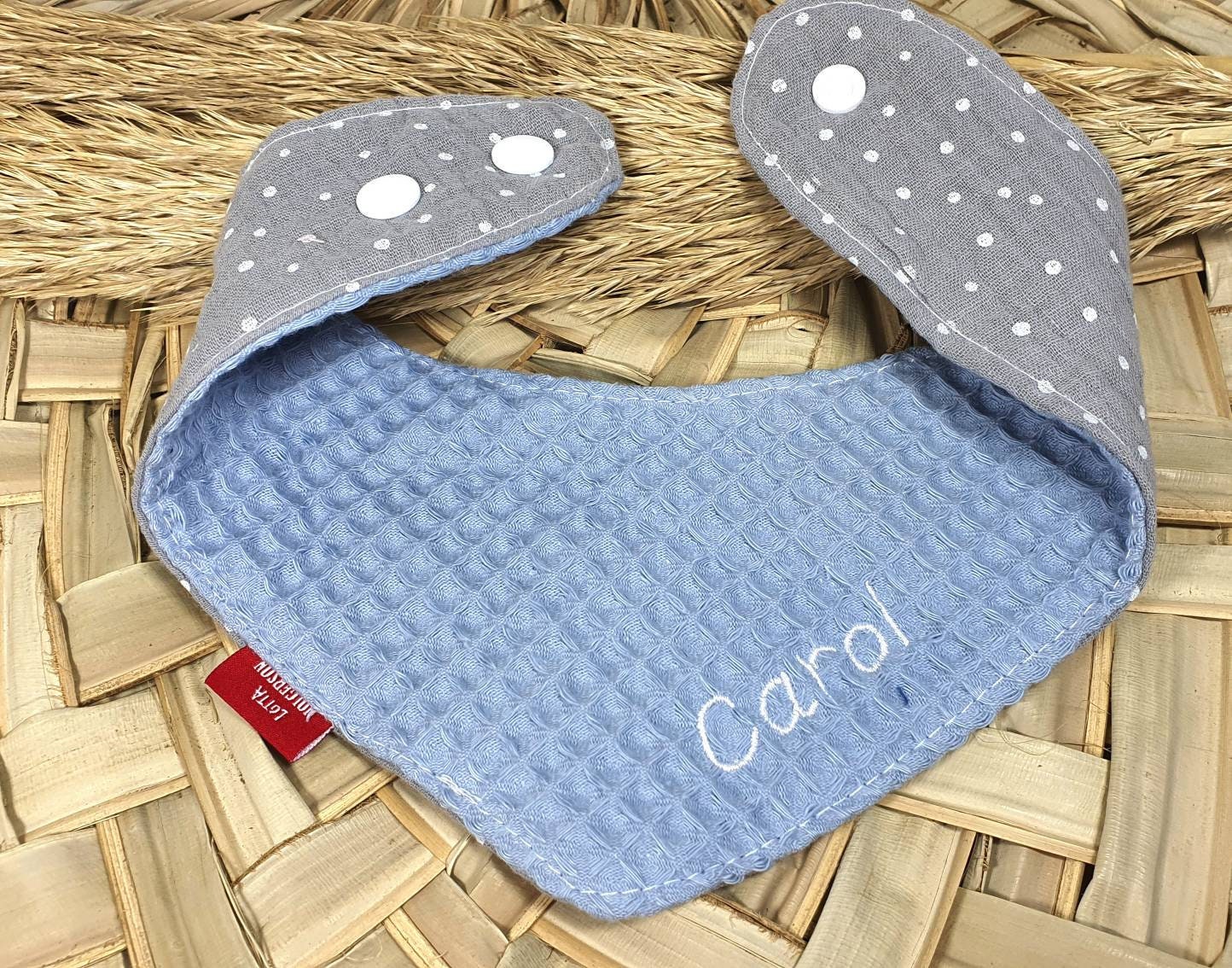 HALSTUCH, DREIECKSTUCH aus Waffelstoff / Musselin Wende-Halstuch, Sabbertuch für Baby & Kleinkind - personalisierbar mit NAMEN hellblau grau