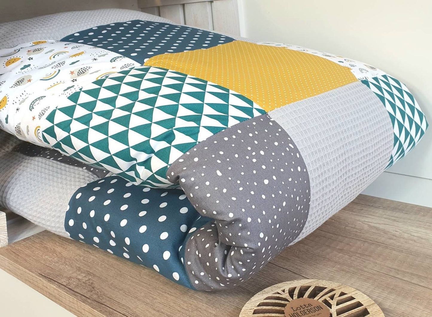 3-4cm dicke Krabbeldecke - Patchwork - Waffelstoff Decke - Babydecke - mit Namen REGEBOGEN petrol senf hellgrau