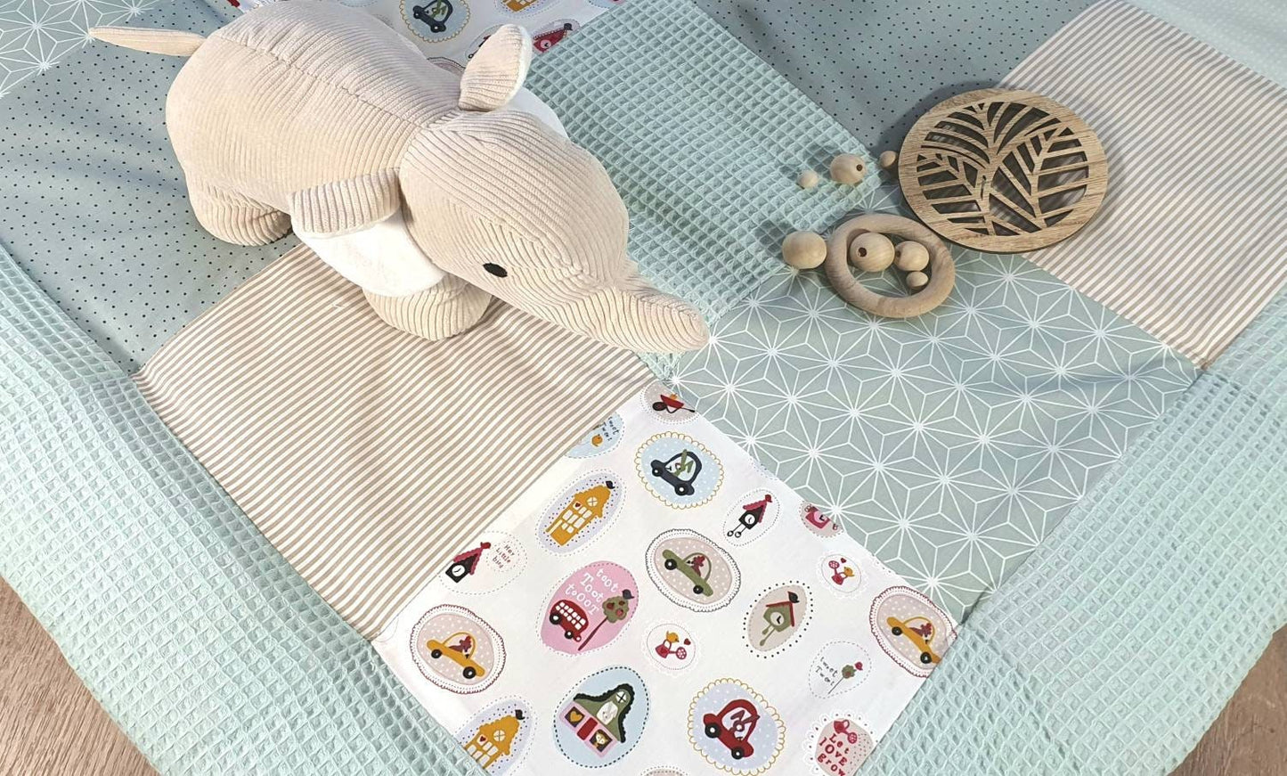 3-4cm dicke Krabbeldecke - Patchwork - Waffelstoff Decke - Babydecke - mit Namen Autos Tiere mint beige