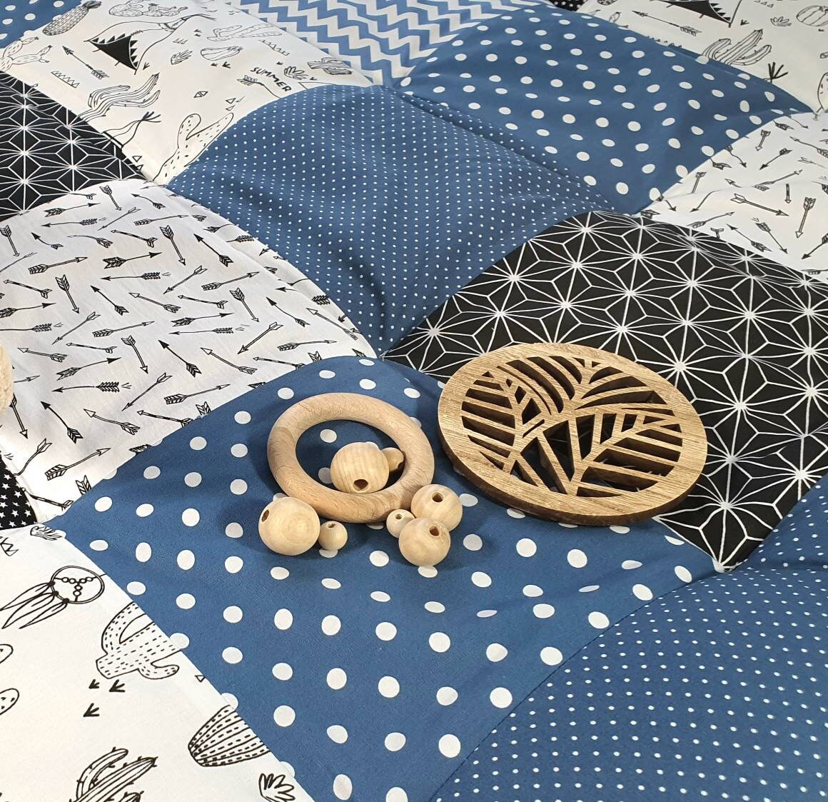 3-4cm dicke Krabbeldecke - Patchwork - Decke - Babydecke - TIPI Kaktus jeansblau / schwarz / weiß - personalisierbar mit Namen