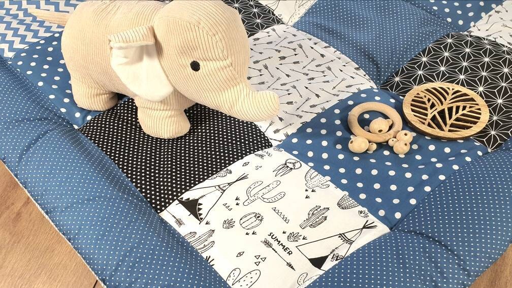 3-4cm dicke Krabbeldecke - Patchwork - Decke - Babydecke - TIPI Kaktus jeansblau / schwarz / weiß - personalisierbar mit Namen