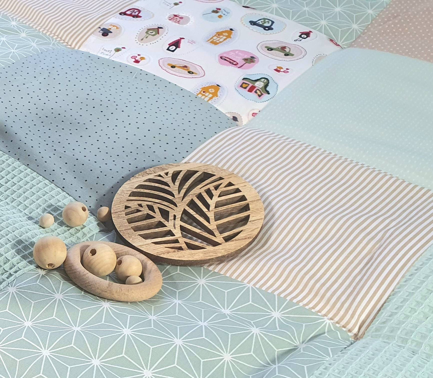 3-4cm dicke Krabbeldecke - Patchwork - Waffelstoff Decke - Babydecke - mit Namen Autos Tiere mint beige