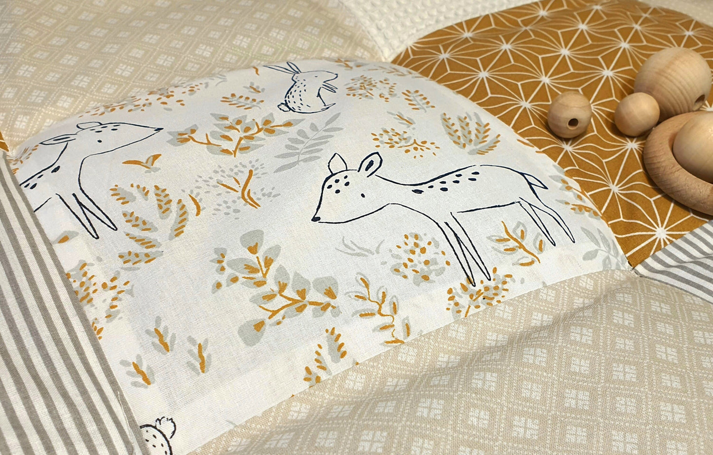 Krabbeldecke - Waffelstoff- Patchwork - Decke - Babydecke - WALDTIERE / beige / senf / altweiß - 3-4cm dick - mit Namen - Reh / Häschen