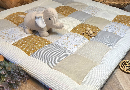 Krabbeldecke - Waffelstoff- Patchwork - Decke - Babydecke - WALDTIERE / beige / senf / altweiß - 3-4cm dick - mit Namen - Reh / Häschen
