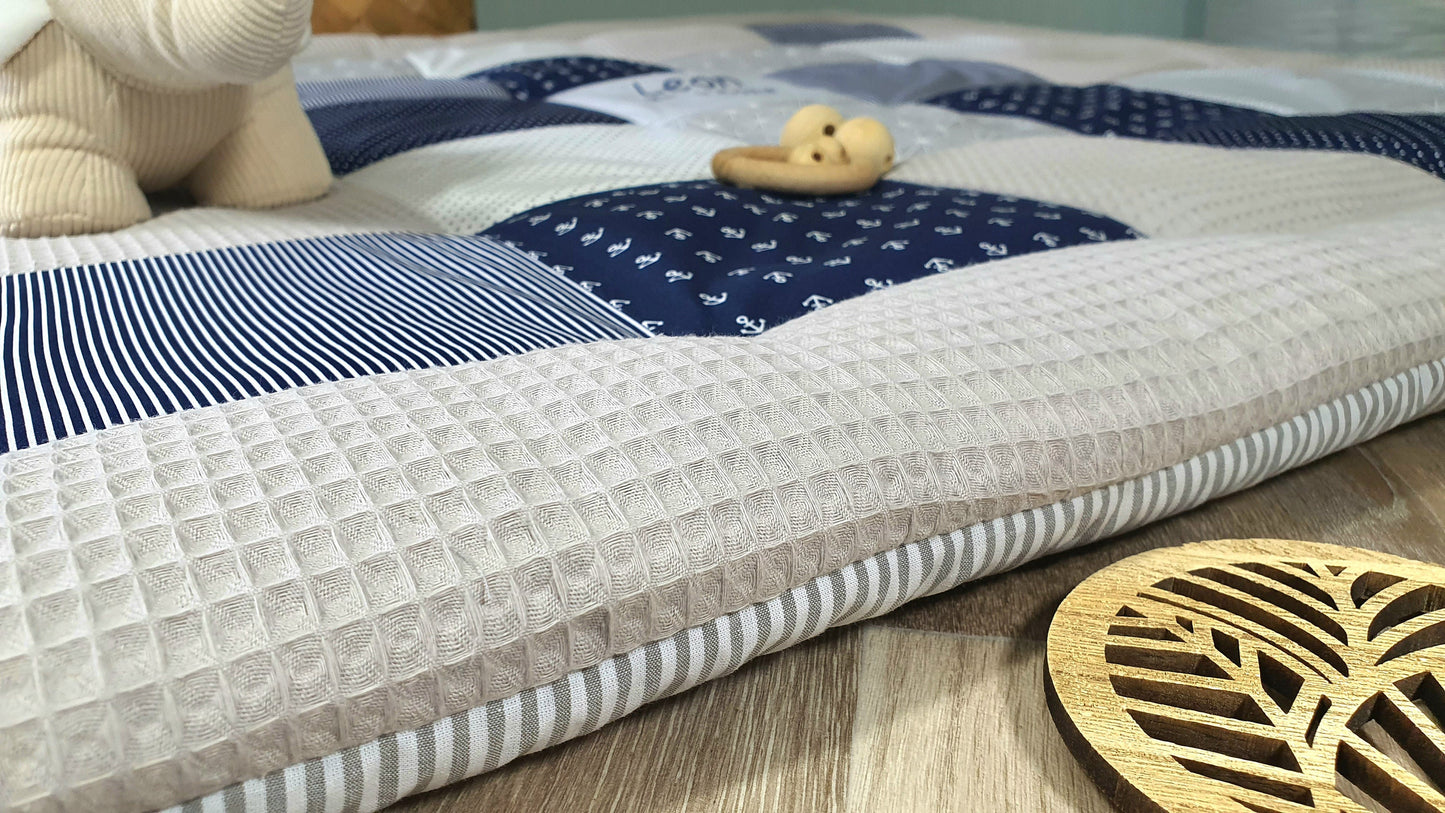 3-4cm dicke Krabbeldecke - Patchwork - Waffelstoff Decke - Babydecke - Anker dunkelblau/hellgrau/weiß - mit Namen