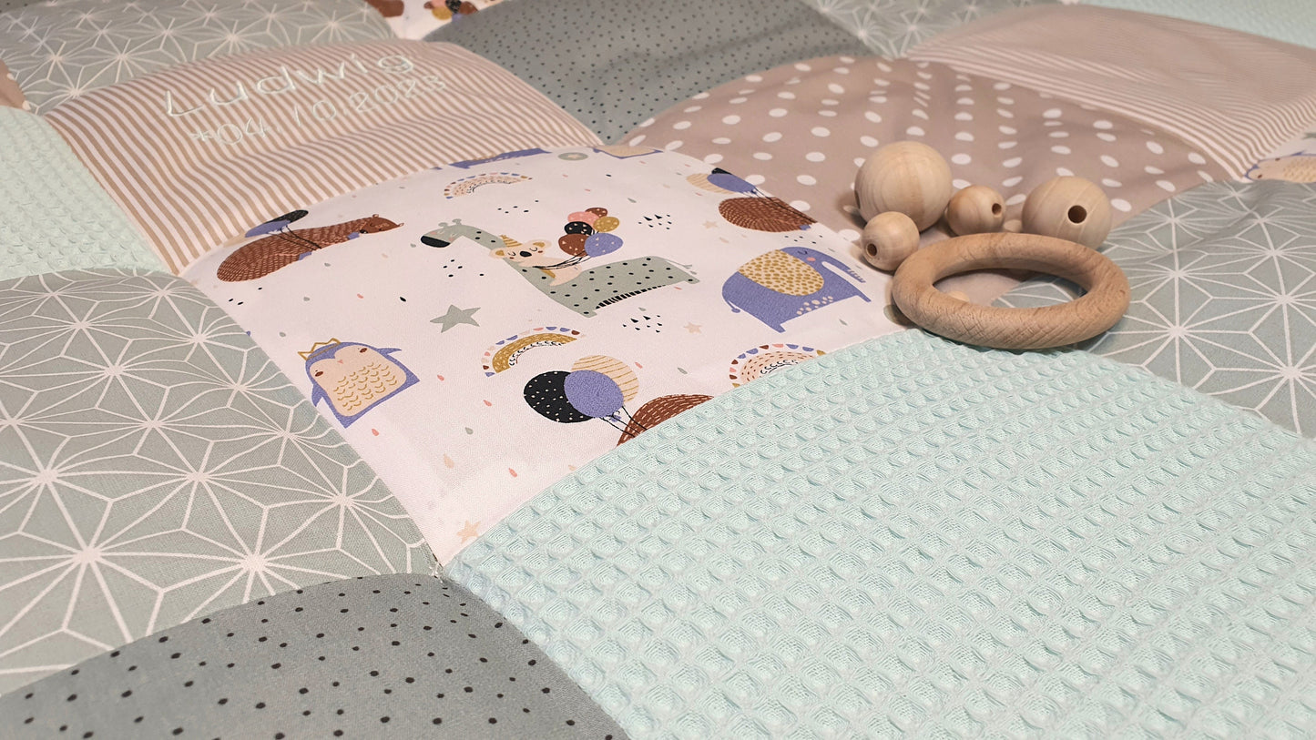 3-4cm dicke Krabbeldecke - Patchwork - Waffelstoff Decke - Babydecke - mit Namen ELEFANT GIRAFFE mint beige