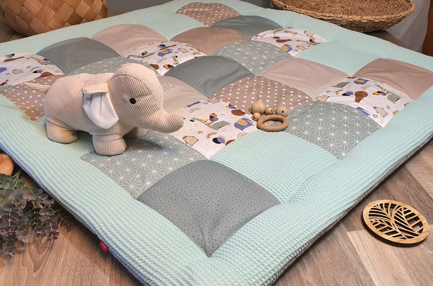 3-4cm dicke Krabbeldecke - Patchwork - Waffelstoff Decke - Babydecke - mit Namen ELEFANT GIRAFFE mint beige