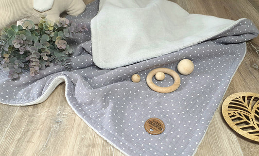 kuschelige Babydecke - personalisierbar mit Namen / Kuscheldecke / Geschenk Geburt Taufe / Musselin hellgrau Bamboo Frottee creme