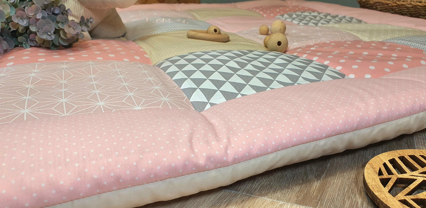 3-4cm dickeKrabbeldecke - Patchwork - Decke - Babydecke - beige koralle weiß - mit Namen / Datum / Uhrzeit / Größe / Gewicht