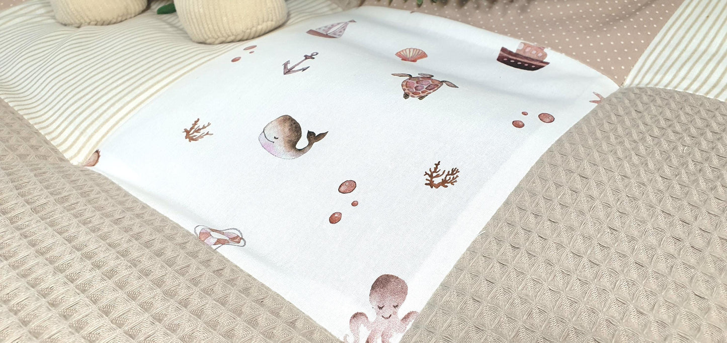 3-4cm dicke Krabbeldecke - Patchwork - Decke - Babydecke - MEERESTIERE taupe beige weiß - personalisierbar mit Namen