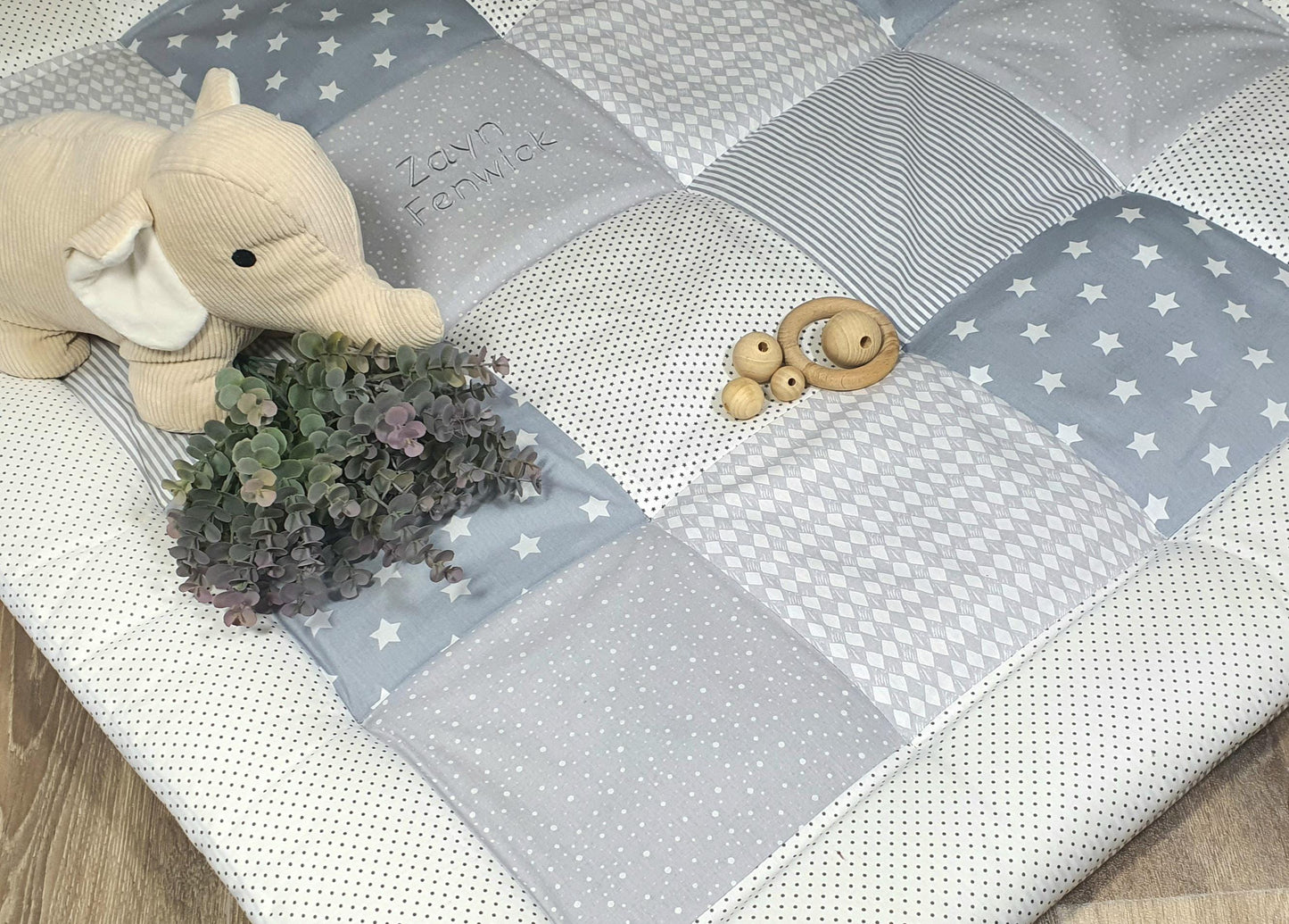 Krabbeldecke - Waffelstoff - Patchwork - Decke - Babydecke - Spieldecke - 3-4cm dick - mit Namensstickerei - ELEFANT hellgrau / beige