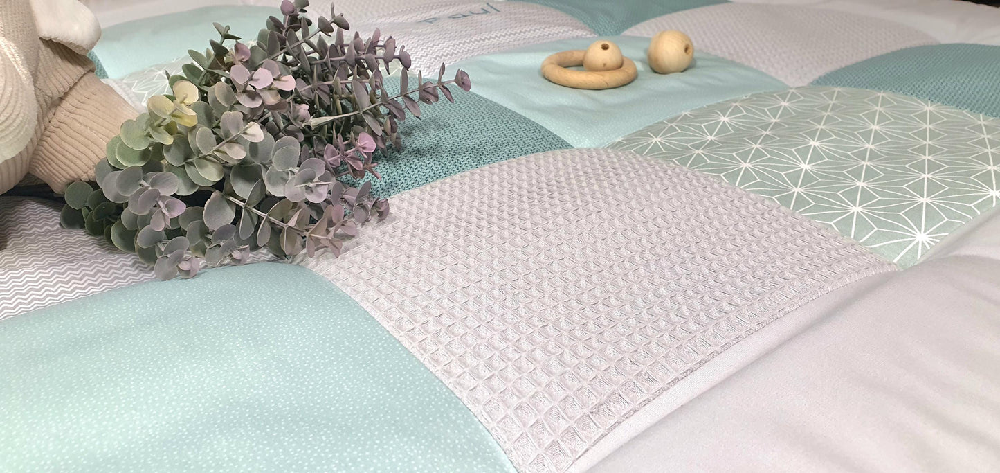 3-4cm dicke Krabbeldecke - Patchwork - Decke - Babydecke - Mint/Grau/Weiß - mit Namensstickerei - SALBEI grün / taupe grau