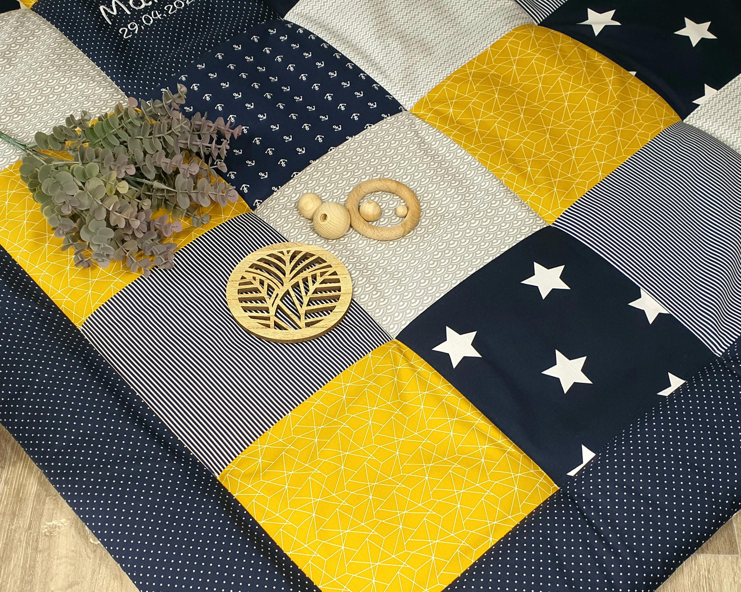 Krabbeldecke - Patchwork - Decke - Babydecke - Mint/Grau/Weiß - 3-4cm dick - mit Namensstickerei - ANKER dunkelblau / senf gelb / grau