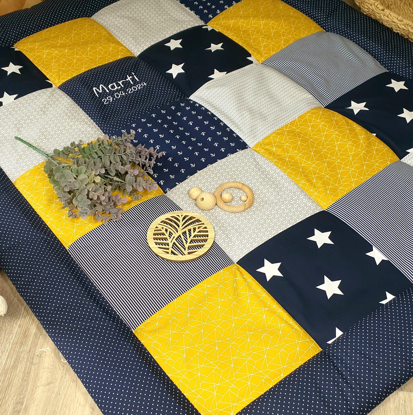 Krabbeldecke - Patchwork - Decke - Babydecke - Mint/Grau/Weiß - 3-4cm dick - mit Namensstickerei - ANKER dunkelblau / senf gelb / grau