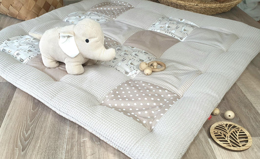 3-4cm dicke Krabbeldecke - Patchwork - Decke - Babydecke - Alpaka / beige sand / weiß - personalisierbar mit Namen