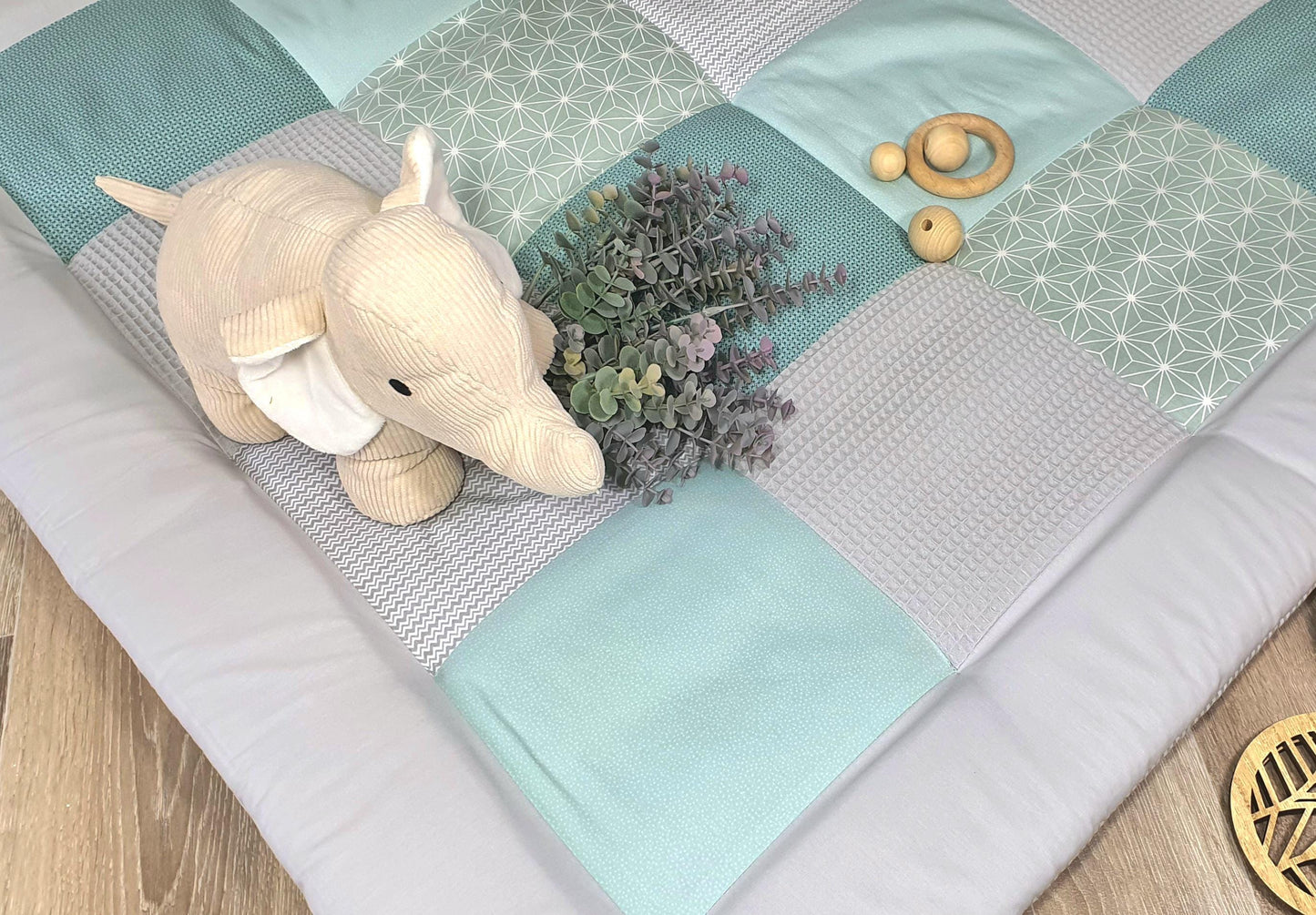 3-4cm dicke Krabbeldecke - Patchwork - Decke - Babydecke - Mint/Grau/Weiß - mit Namensstickerei - SALBEI grün / taupe grau