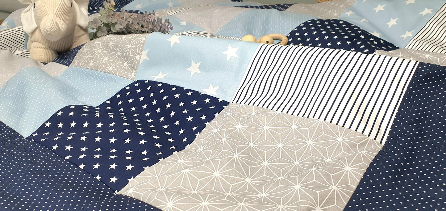 WAFFELPIQUE PATCHWORK - DECKE - Tagesdecke - Kuscheldecke personalisierbar mit Namen - hellblau | taupe grau