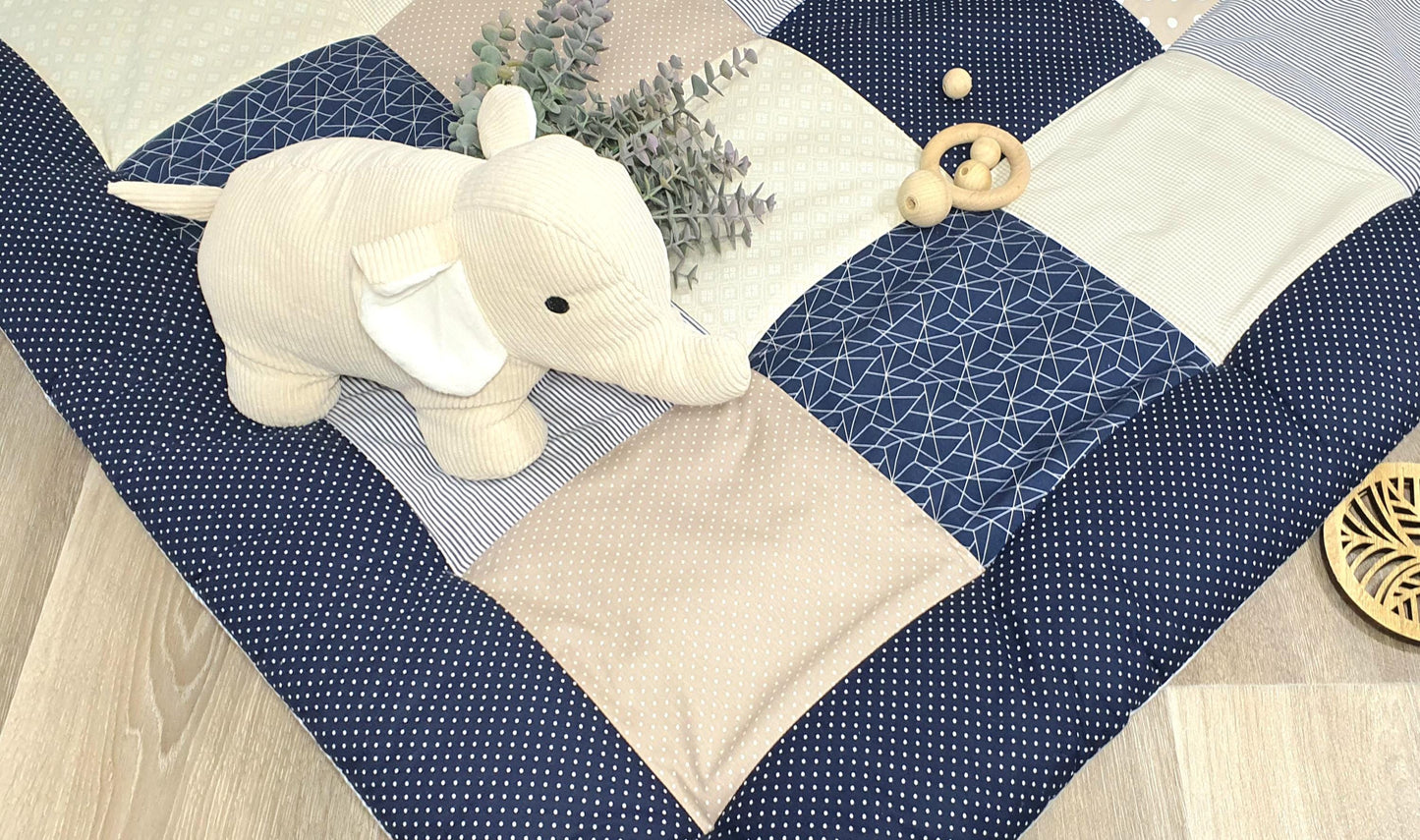 3-4cm dicke Krabbeldecke - Patchwork - Waffelstoff Decke - Babydecke - dunkelblau / beige - mit Namensstickerei