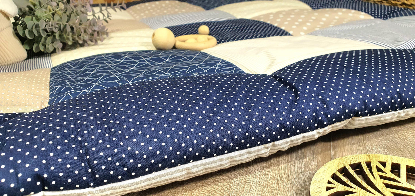 3-4cm dicke Krabbeldecke - Patchwork - Waffelstoff Decke - Babydecke - dunkelblau / beige - mit Namensstickerei