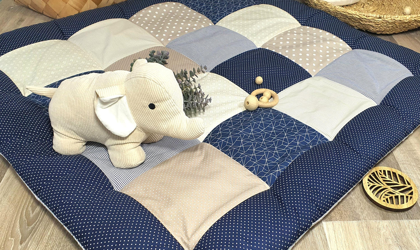 3-4cm dicke Krabbeldecke - Patchwork - Waffelstoff Decke - Babydecke - dunkelblau / beige - mit Namensstickerei