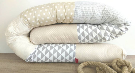 BETTSCHLANGE - PATCHWORK - LAGERUNGSKISSEN - Bettwurm - Bettrolle - Lagerungsrolle - Nestchen - Kinderwagenrolle - beige/weiß