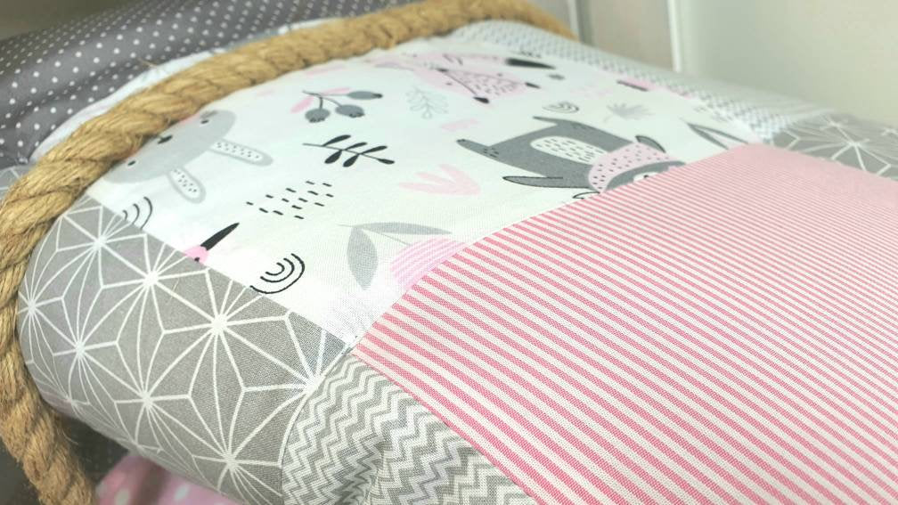KRABBELDECKE - PATCHWORK - Decke - Babydecke - WALDTIERE rosa/grau/weiß - personalisierbar mit Namen / Datum / Uhrzeit / Größe / Gewicht