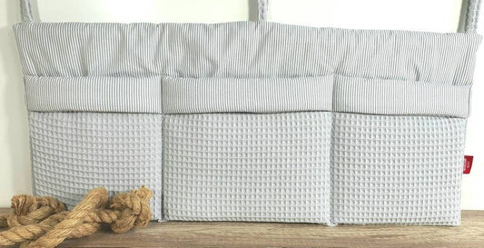 BETTUTENSILO aus Waffelstoff - praktische BETTTASCHE - WANDUNTENSILO - Utensilo für Wickeltisch - Babybett und Laufstall Organizer hellgrau