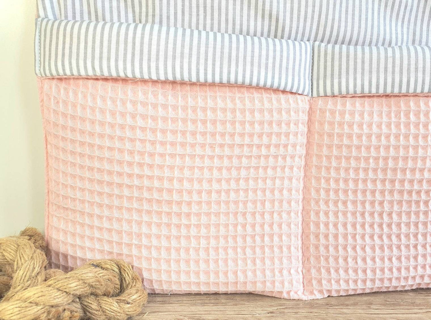 BETTUTENSILO aus Waffelstoff - praktische BETTTASCHE - Wandutensilo - Utensilo für Wickeltisch - Babybett und Laufstall Organizer PUDERROSA