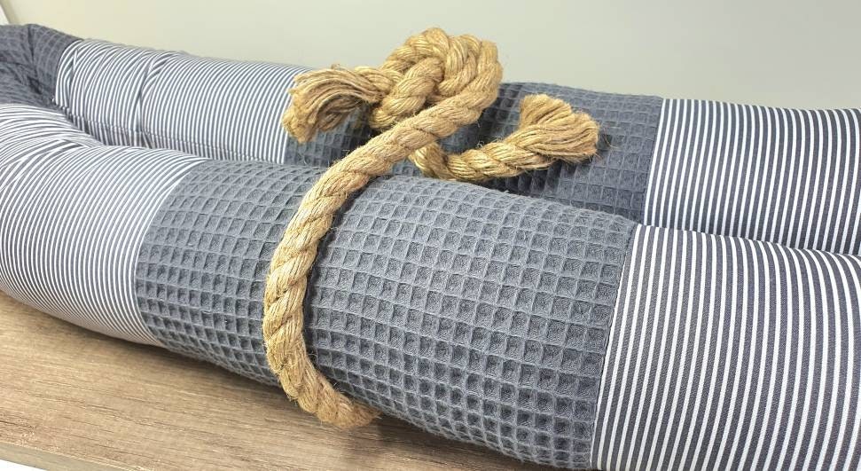 BETTSCHLANGE - PATCHWORK - WAFFELSTOFF- Lagerungskissen- Bettwurm - Bettrolle - Lagerungsrolle - Nestchen anthrazit