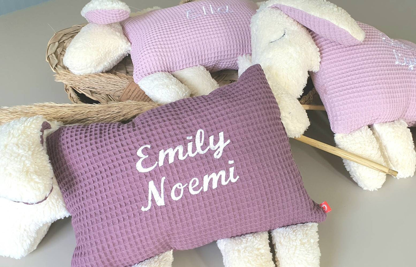 KUSCHELSCHAF 'MAJA' mit Namen - Kuscheltier - GEBURTSKISSEN - Kinderkissen - Kuschelkissen - Kissen Waffelstoff mauve