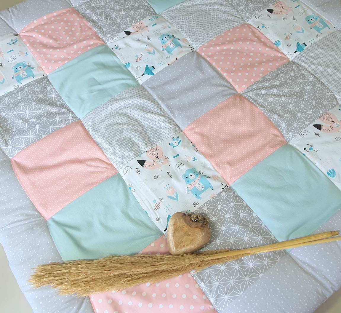 KRABBELDECKE - PATCHWORK - Decke - Babydecke - WALDTIERE puderrosa / hellgrau / mint / weiß - personalisierbar mit Namen / Datum