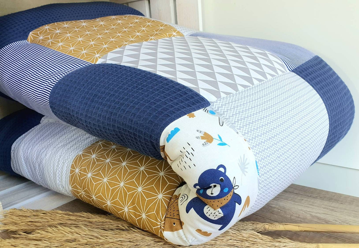 KRABBELDECKE - WAFFELSTOFF- Patchwork - Decke - Babydecke - WALDTIERE / blau / senf / weiß - personalisierbar mit Namen / Datum