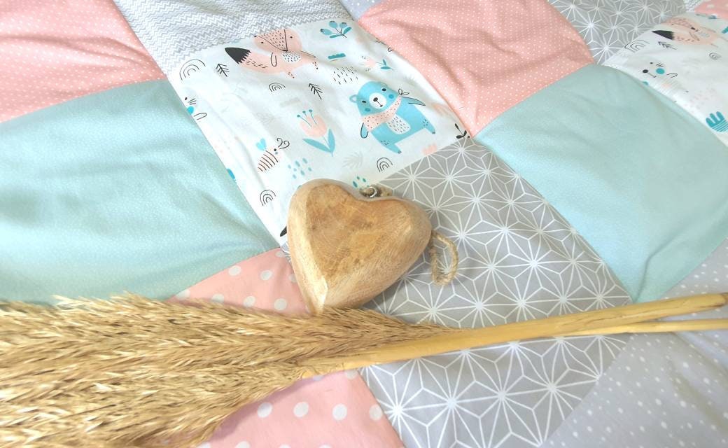 KRABBELDECKE - PATCHWORK - Decke - Babydecke - WALDTIERE puderrosa / hellgrau / mint / weiß - personalisierbar mit Namen / Datum
