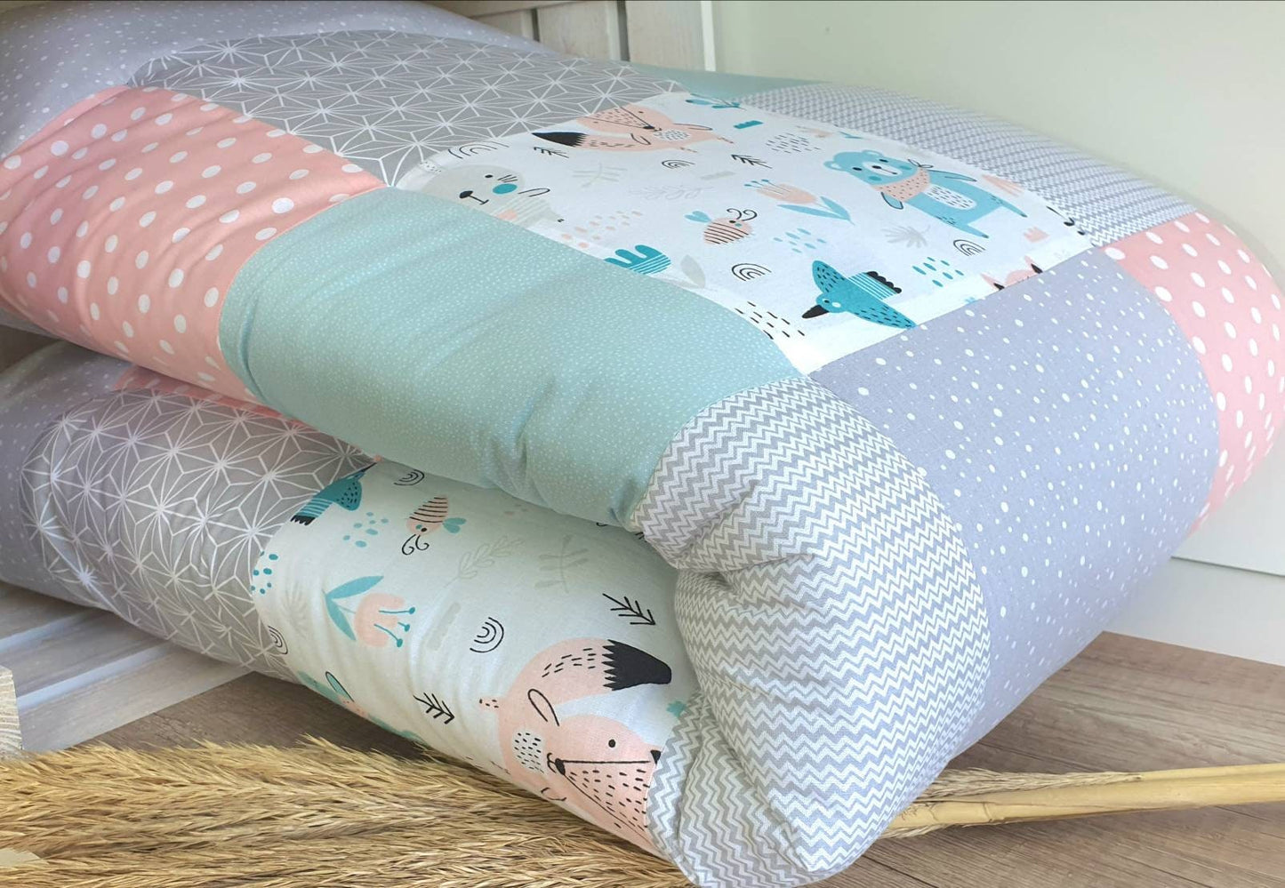 KRABBELDECKE - PATCHWORK - Decke - Babydecke - WALDTIERE puderrosa / hellgrau / mint / weiß - personalisierbar mit Namen / Datum