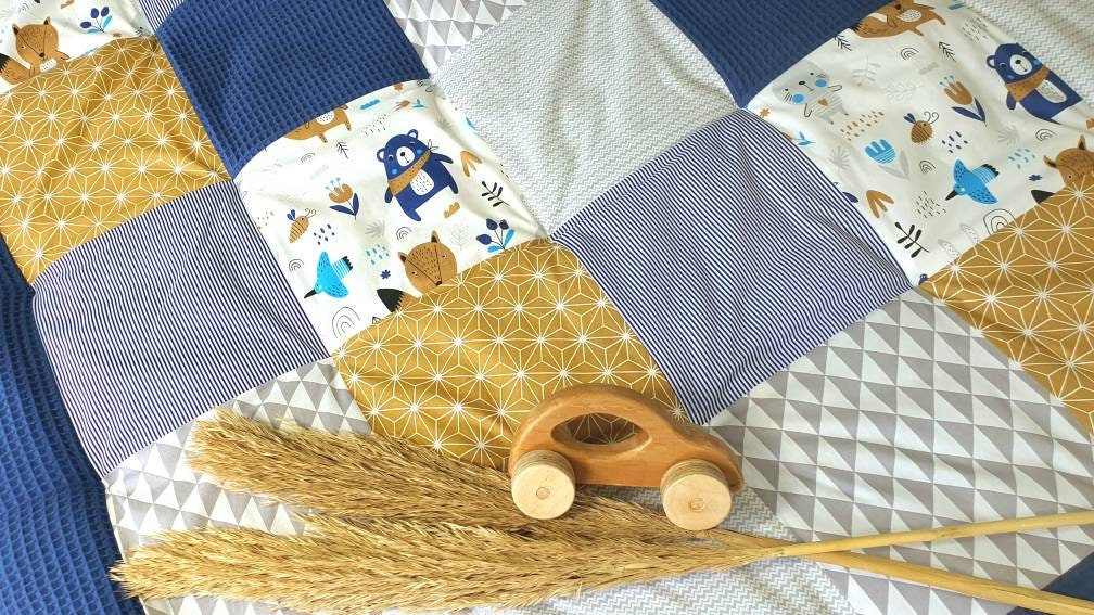 KRABBELDECKE - WAFFELSTOFF- Patchwork - Decke - Babydecke - WALDTIERE / blau / senf / weiß - personalisierbar mit Namen / Datum