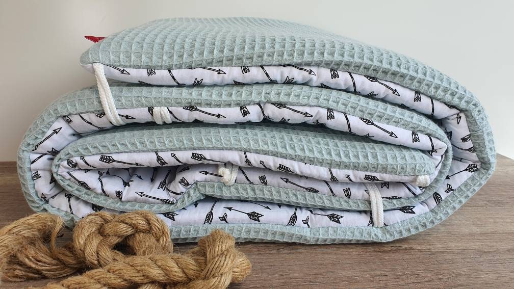 LATTICE UPHOLSTERY - PLAYPEN GRID PROTECTION - Waffle fabric waffle pellique * arrows dusty mint black white