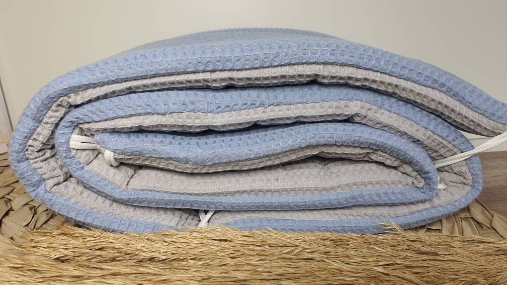 LATTICE UPHOLSTERY - PLAYPEN GRID PROTECTION - Waffle fabric waffle pellique * dustyblue light grey