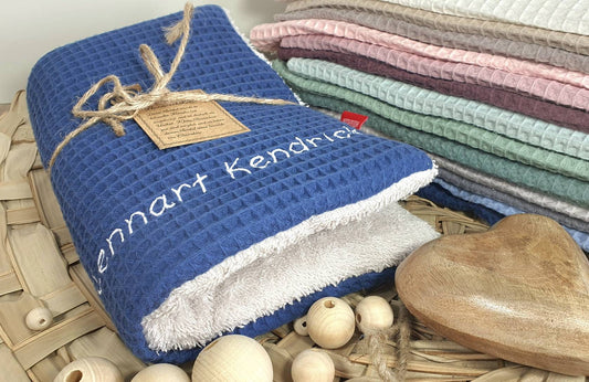FLACHKISSEN - BABYKOPFKISSEN - BABYKISSEN - Kuschelkissen mit Namen - Waffelstoff darkjeans Frottee