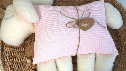 KUSCHELSCHAF 'MAJA' mit Namen - Kuscheltier - GEBURTSKISSEN - Kinderkissen - Kuschelkissen - Kissen Waffelstoff puderrosa