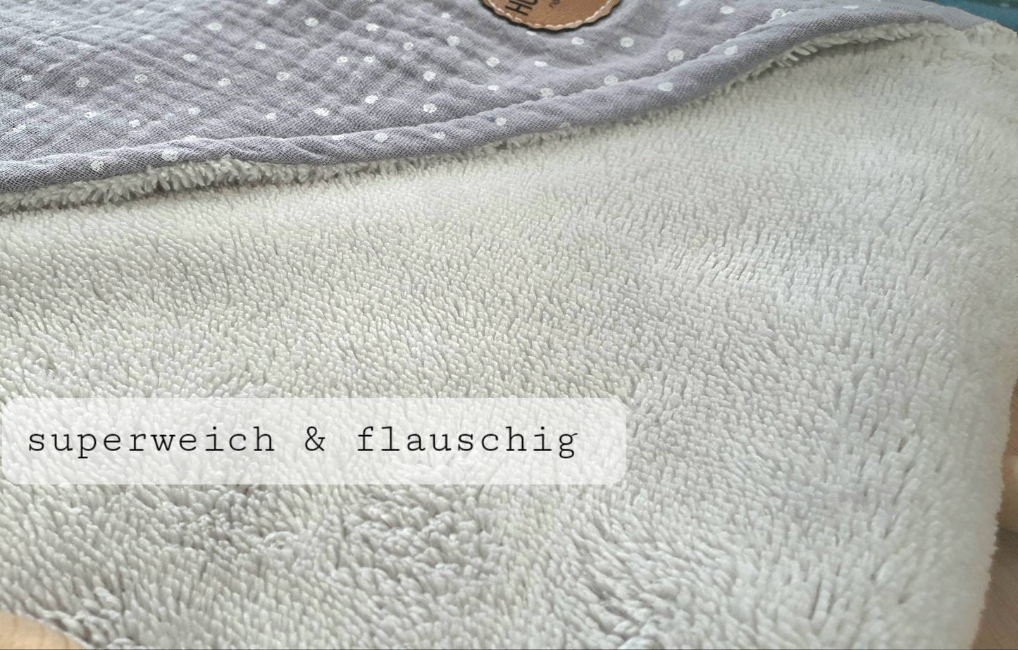 KAPUZENHANDTUCH - BADEPONCHO - Baby - Handtuch - mit Namen - MUSSELIN Tupfen dustymint und flauschiger Bamboo Frottee beige
