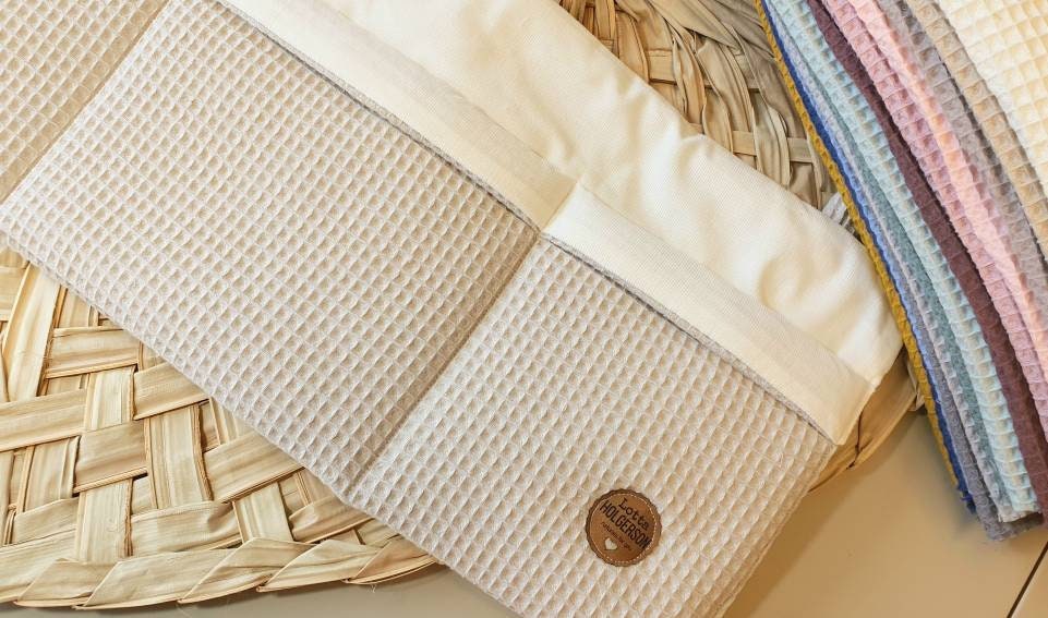 Waffelpique - praktische Betttasche - WANDUTENSILO - Organizer für Wickeltisch, Babybett - Waffelpique BEIGE Baby Cord Creme